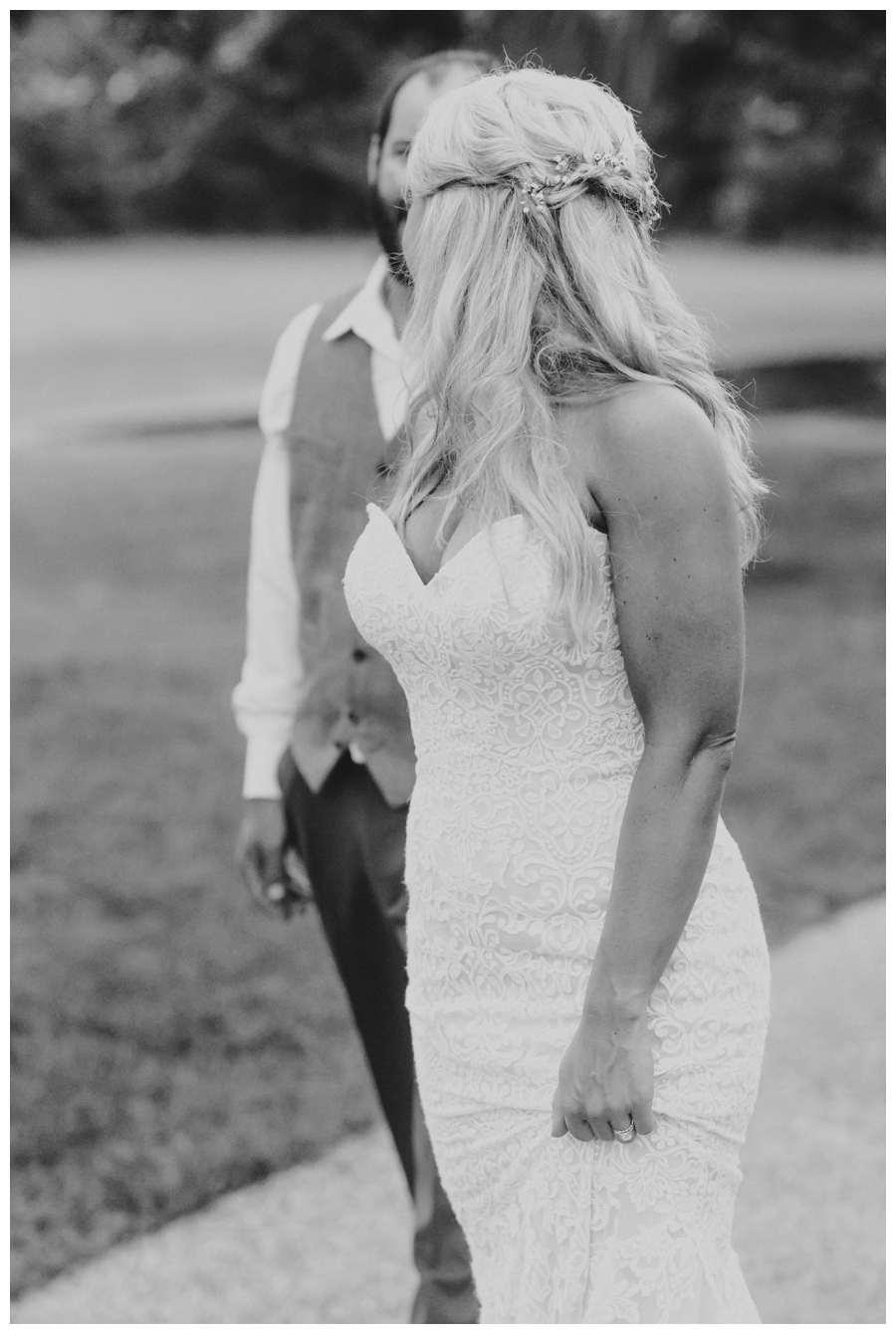 sharonelizabethphotography,associateweddingphotographer,rusticwedding,harleyshavenwedding