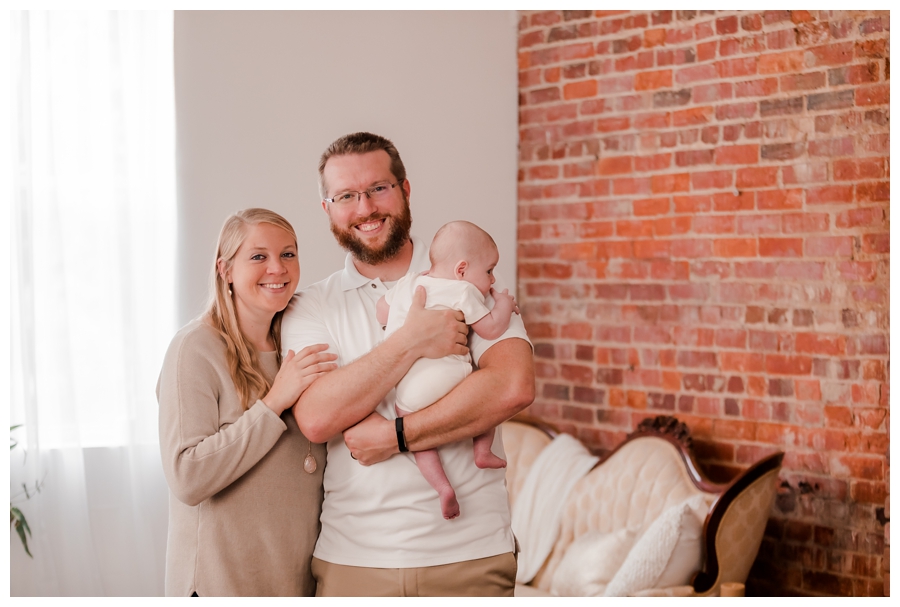 sharonelizabethphotography,assoicatephotographer,assoicatefamilyphotographer,familyphotographer,downtownsmithfieldvirginia,studioatwharfhill,threemonthmilestonesession,milestonesession,